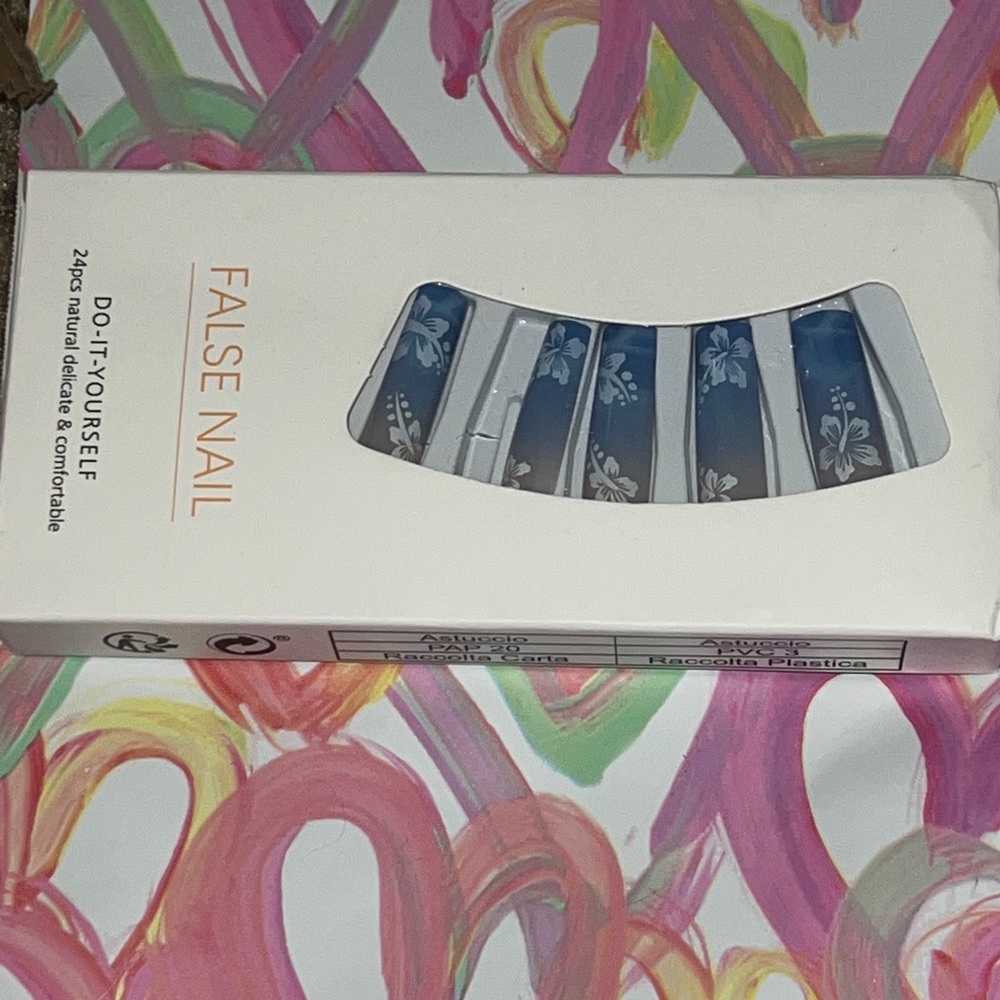 Super cute beachy press on nails!